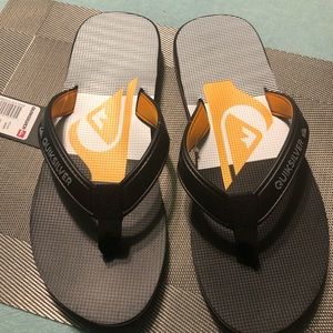 Men’s Quiksilver Flip Flops size 11
